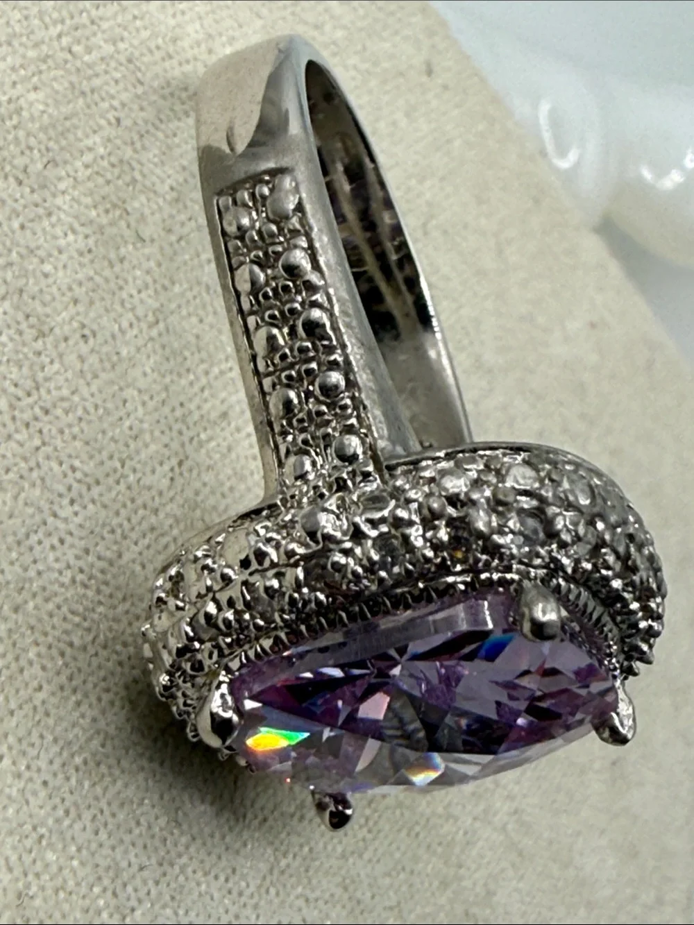 Vintage stunning rhodium plated Silvertone Ring Cushion Cut faceted lilac glass